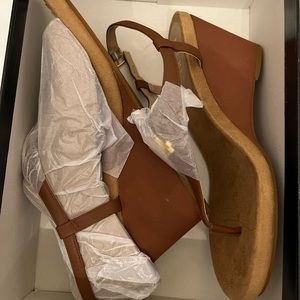 Lauren Ralph Lauren size 8.5 tan wedge never worn